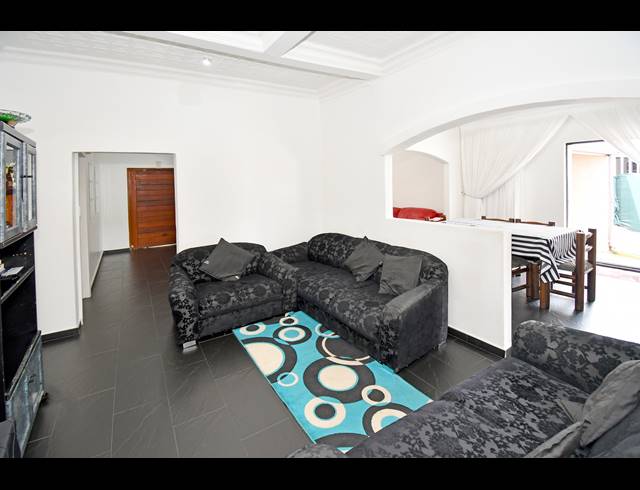 4 BEDROOM HOUSE FOR SALE IN MAYFAIR WEST